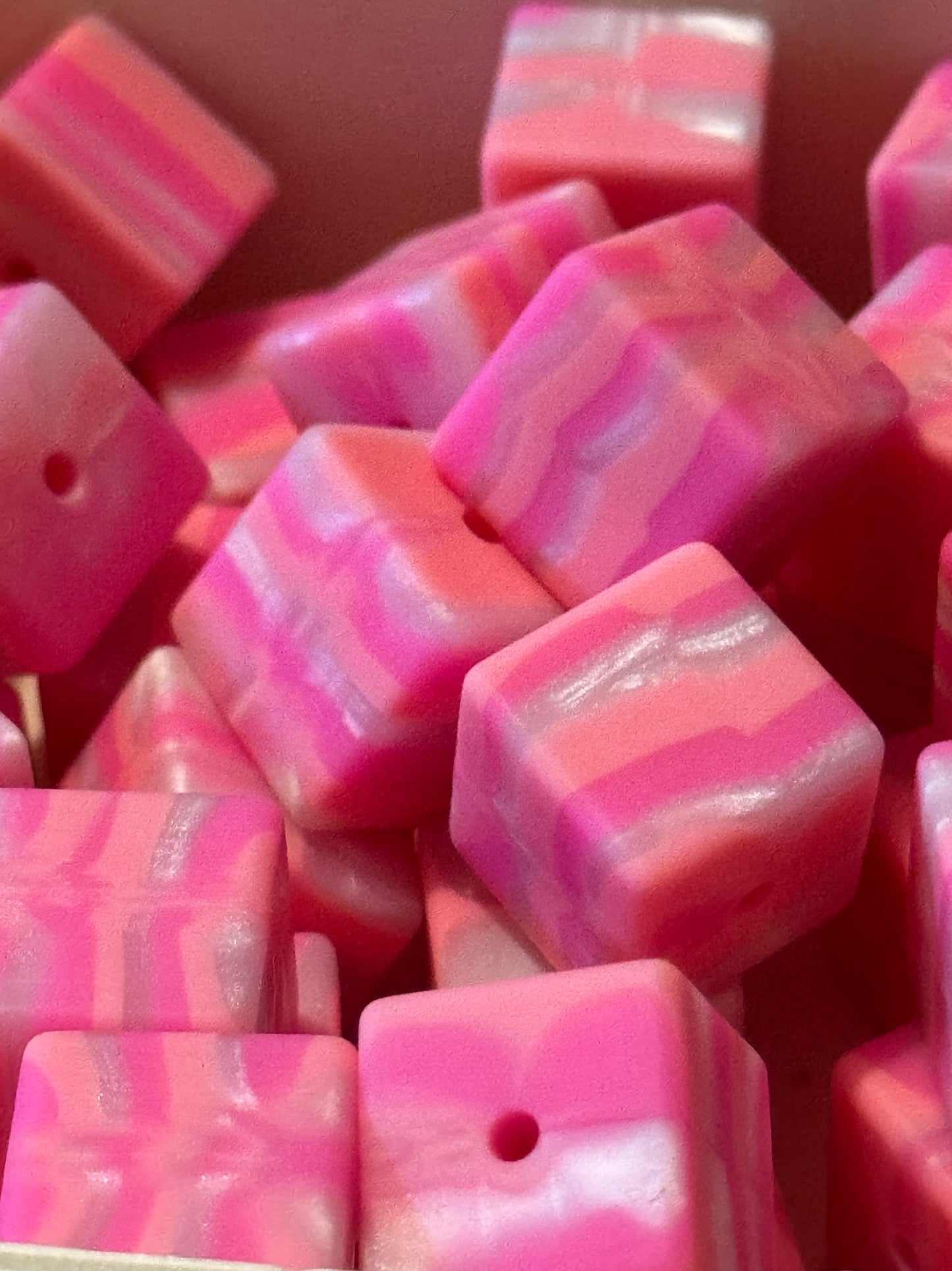 Pretty Pinkie square silicone bead-1