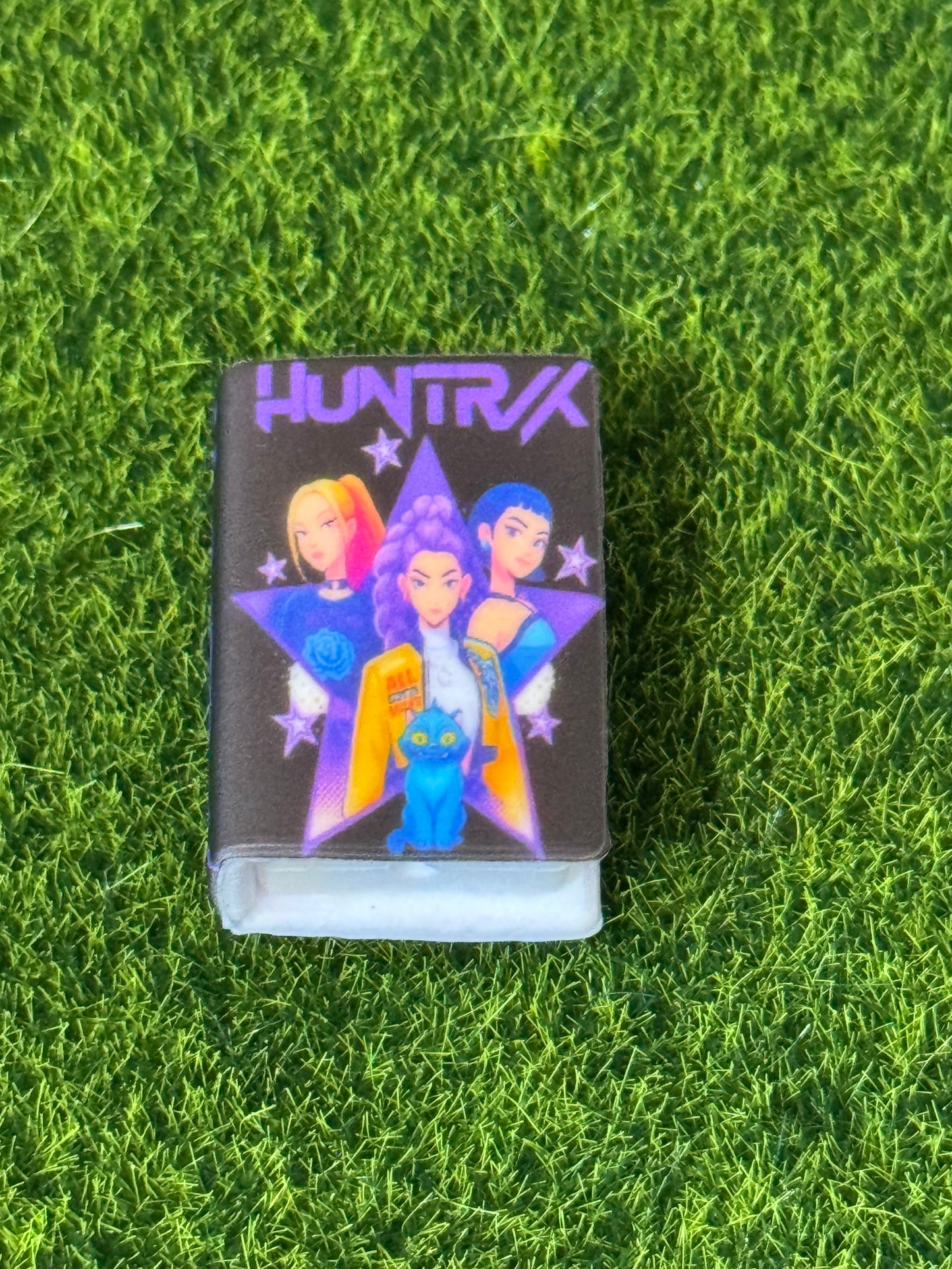 K pop girls silicone focal bead -1