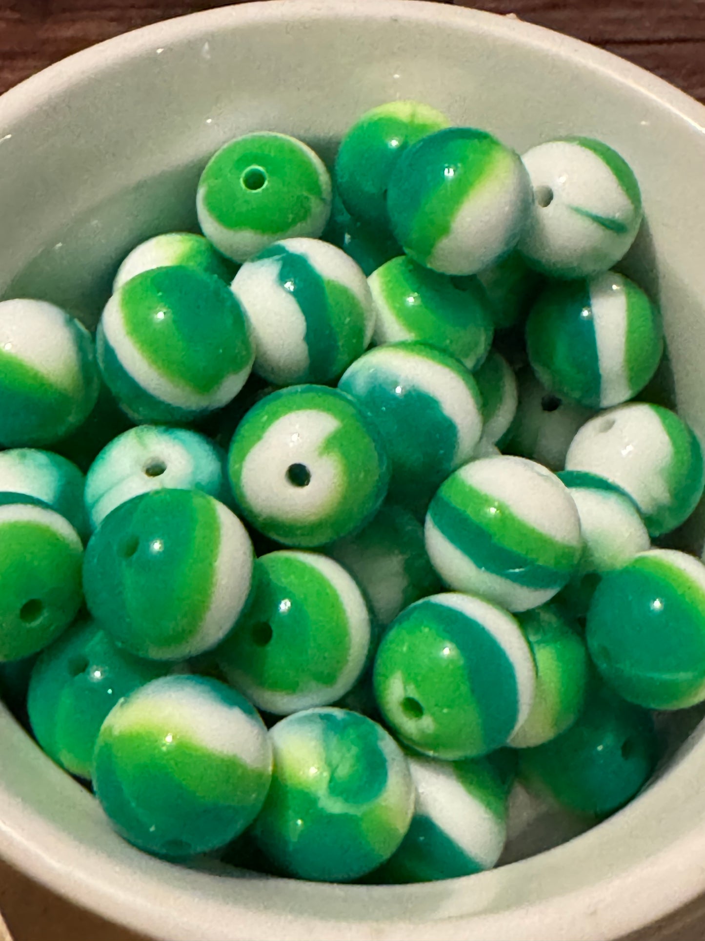 Wintergreen 15mm Shiny Silicone bead-1