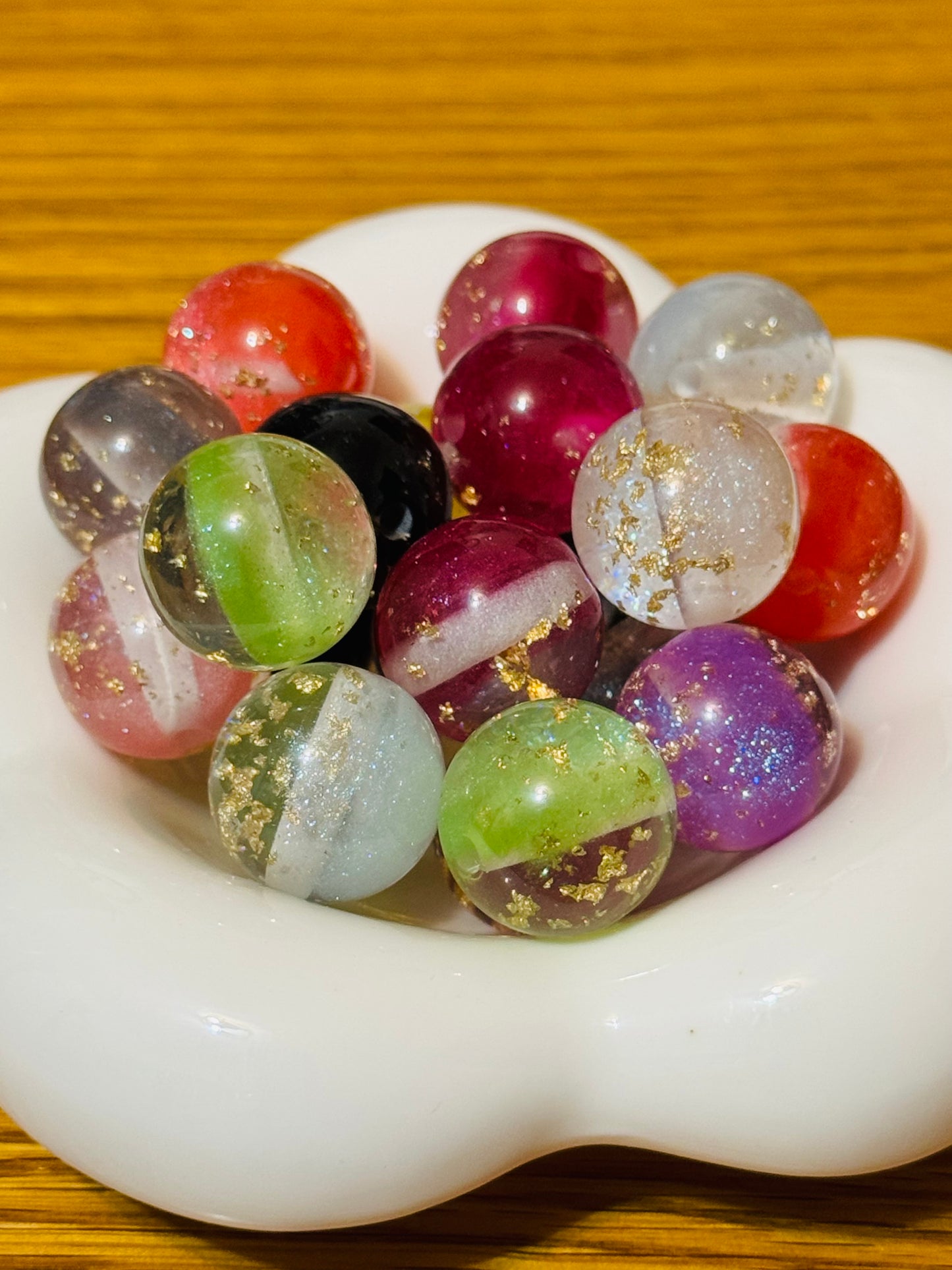 Acrylic 16mm fancy beads with gold flakes inside -10 beads