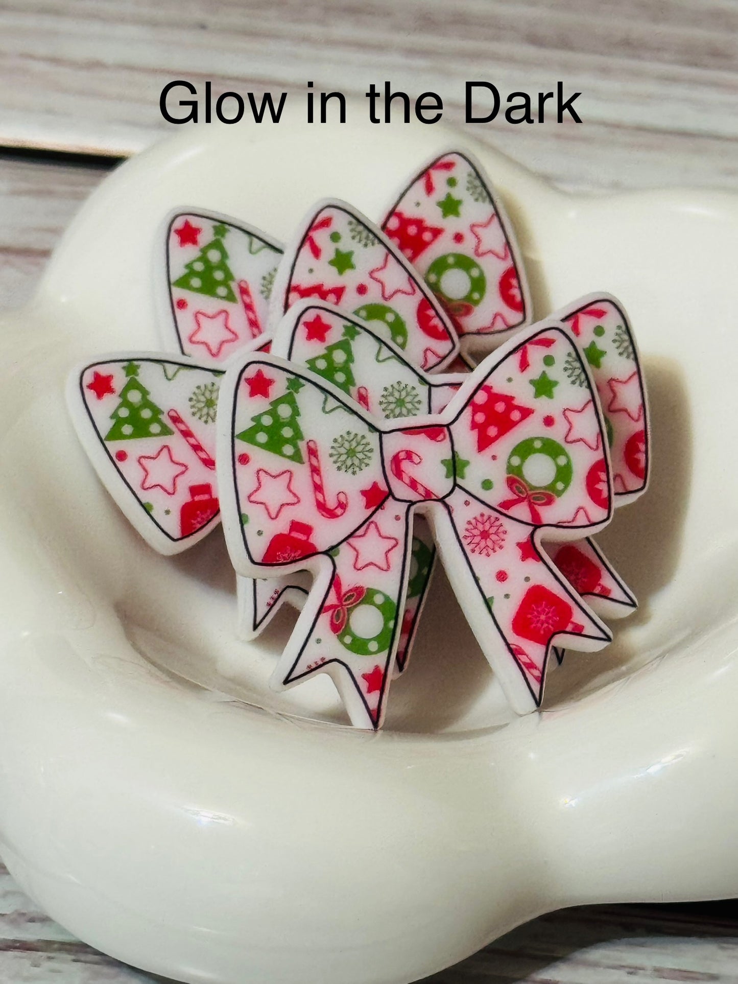 Seasons Greetings Silicone focal bead bow-1 glows in the dark