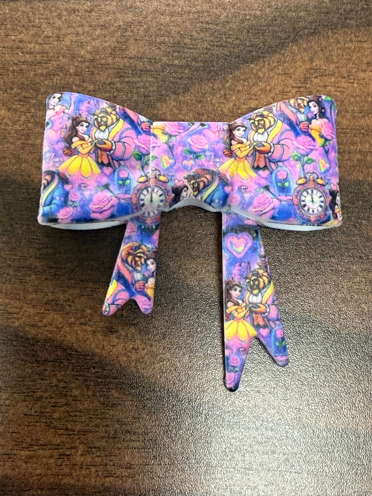 Beautiful lady with her man dancing 3D Bow. (1) Silicone focal