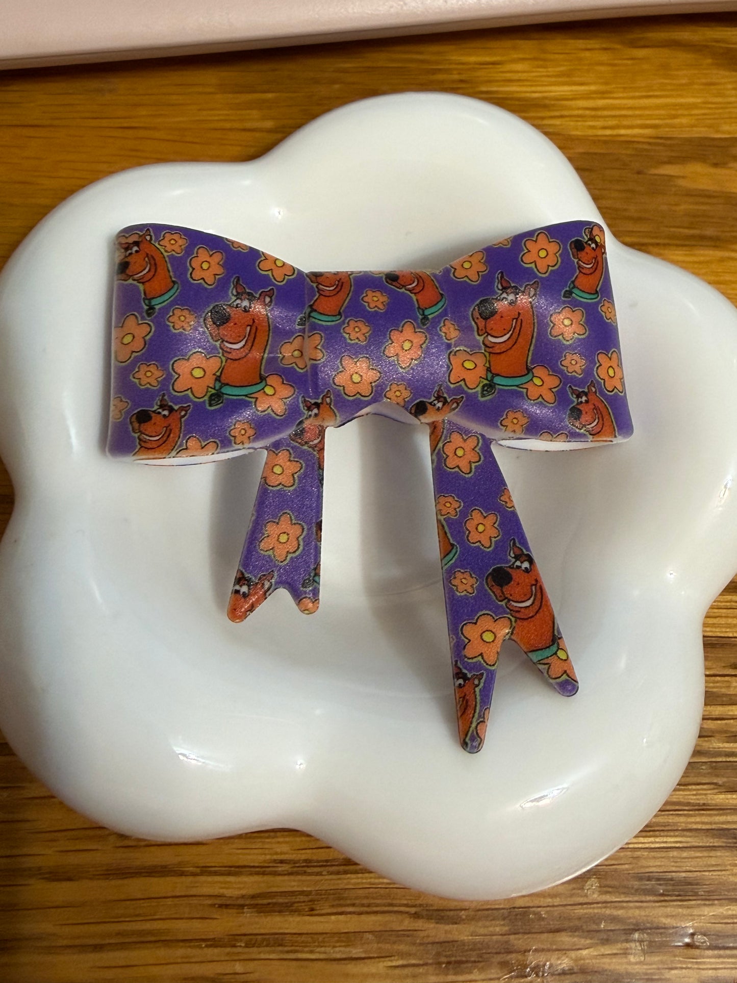 Scoob Mystery Doggie Large Bow Silicone bead -1