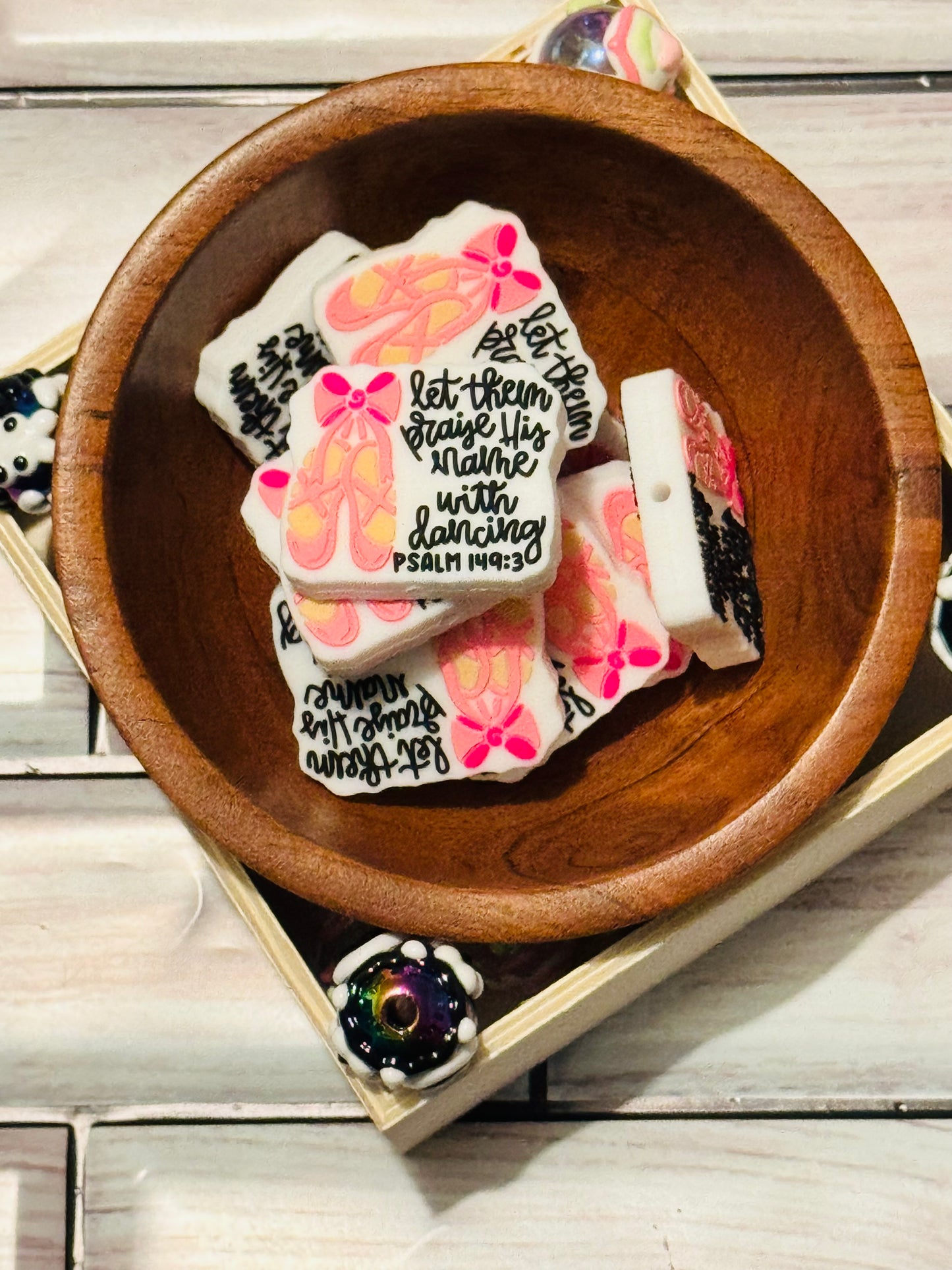 Let them Praise his name with dance psalms Silicone focal bead-1