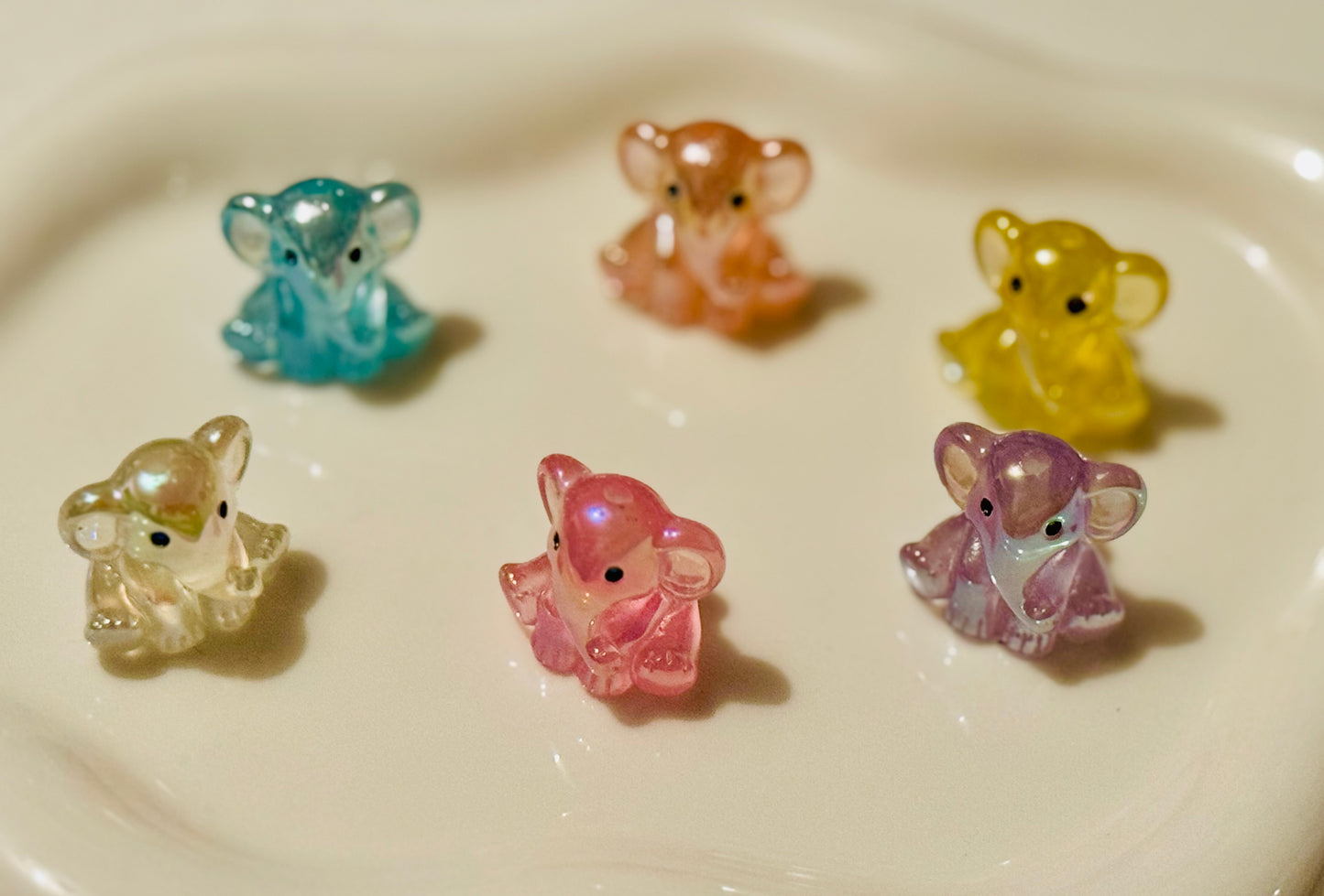 Acrylic Elephants with hole -   5 mix colors