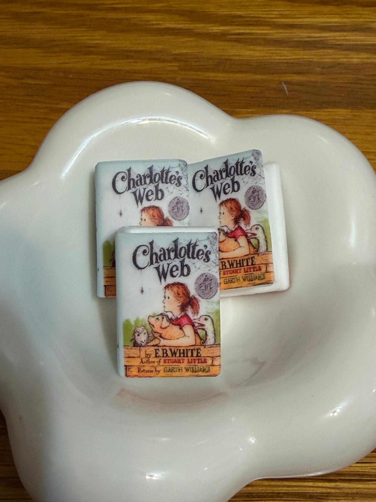 Charlottes Pig Book Bead -1