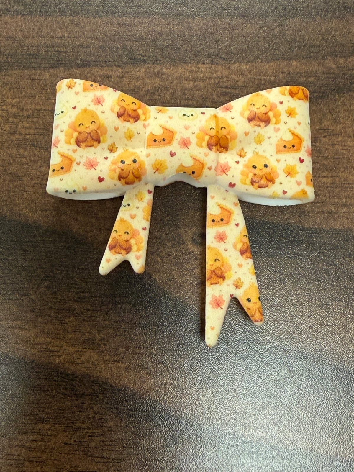 Turkey & pie Delight 3d silicone bow focal bead