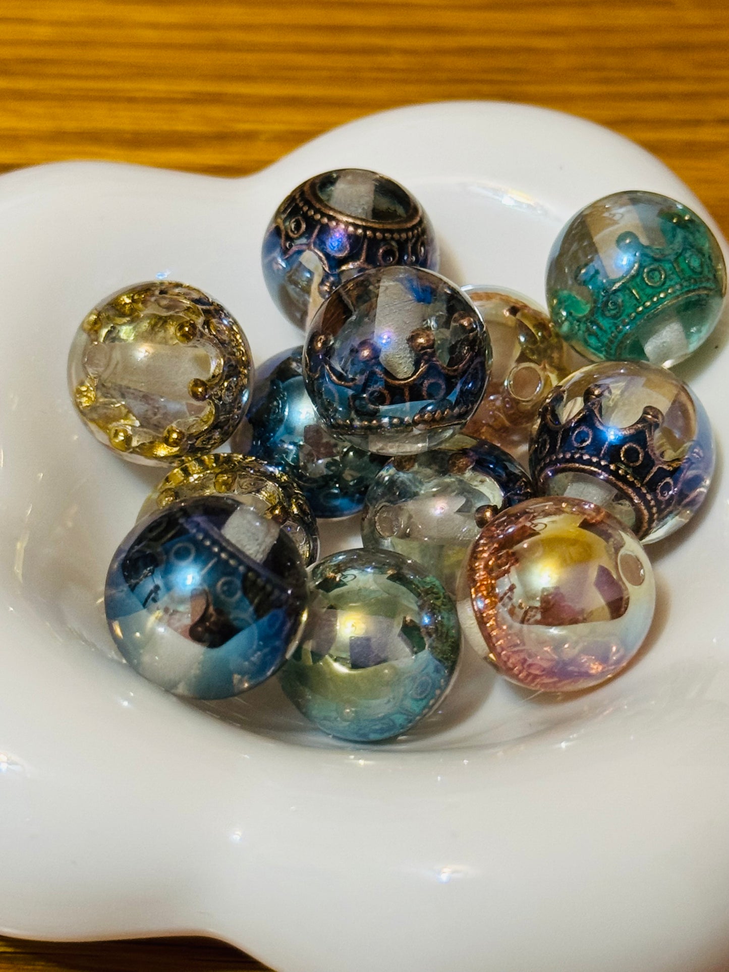 Acrylic 16mm Crowns inside bead-1 pack of 5