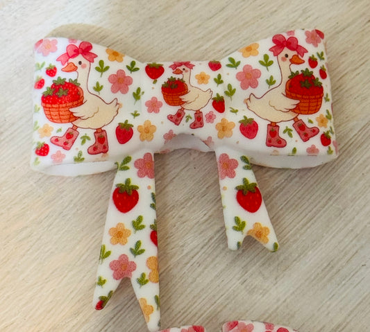 3D Large Strawberry Goose Bow-1